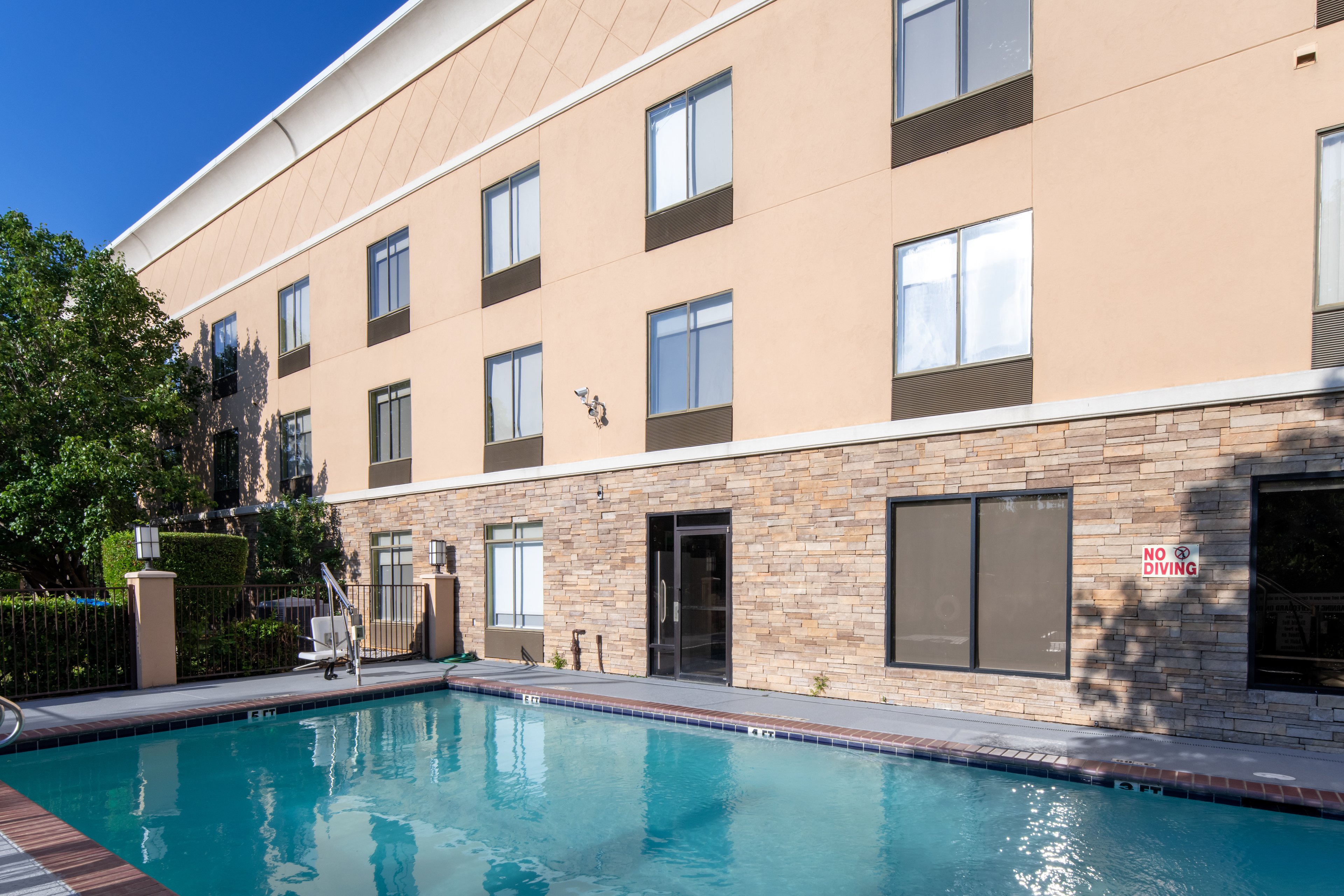 Holiday Inn Express Hotel And Suites Arlington I 20 Parks Mall 2/69