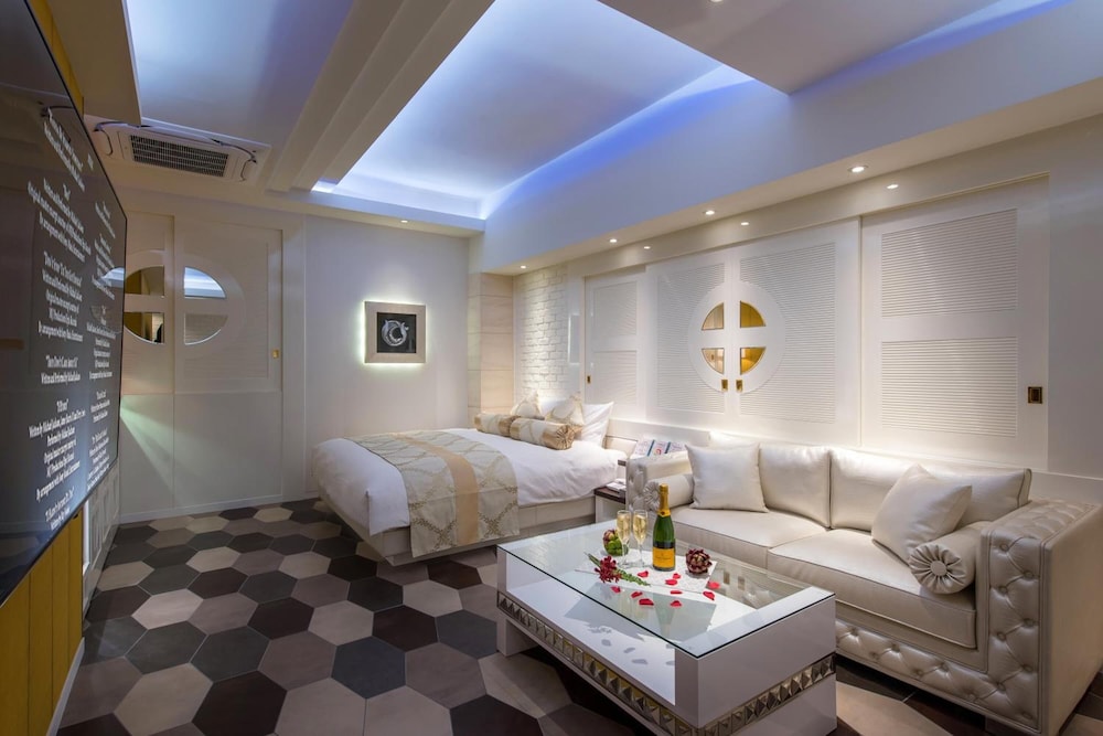 Hotel Dior 7 62/67