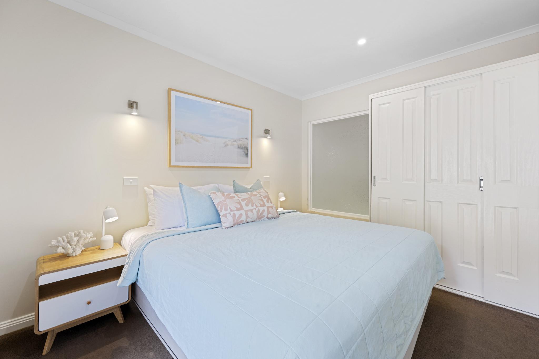 Room, King Bed, Bay View