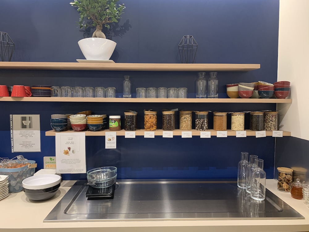 Ibis Styles Paris Cadet Lafayette 6/50