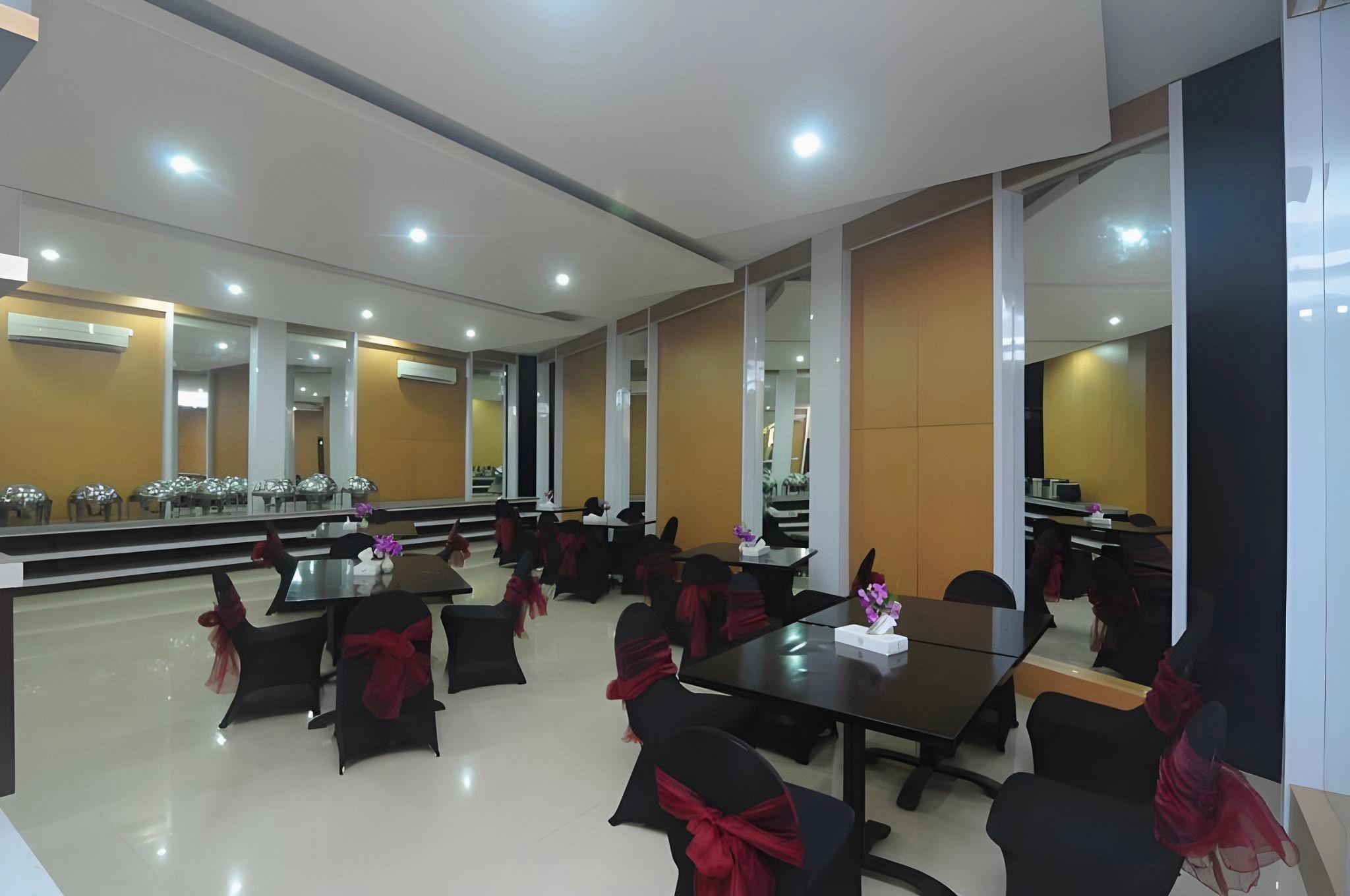 Swarna Dwipa Hotel 33/54