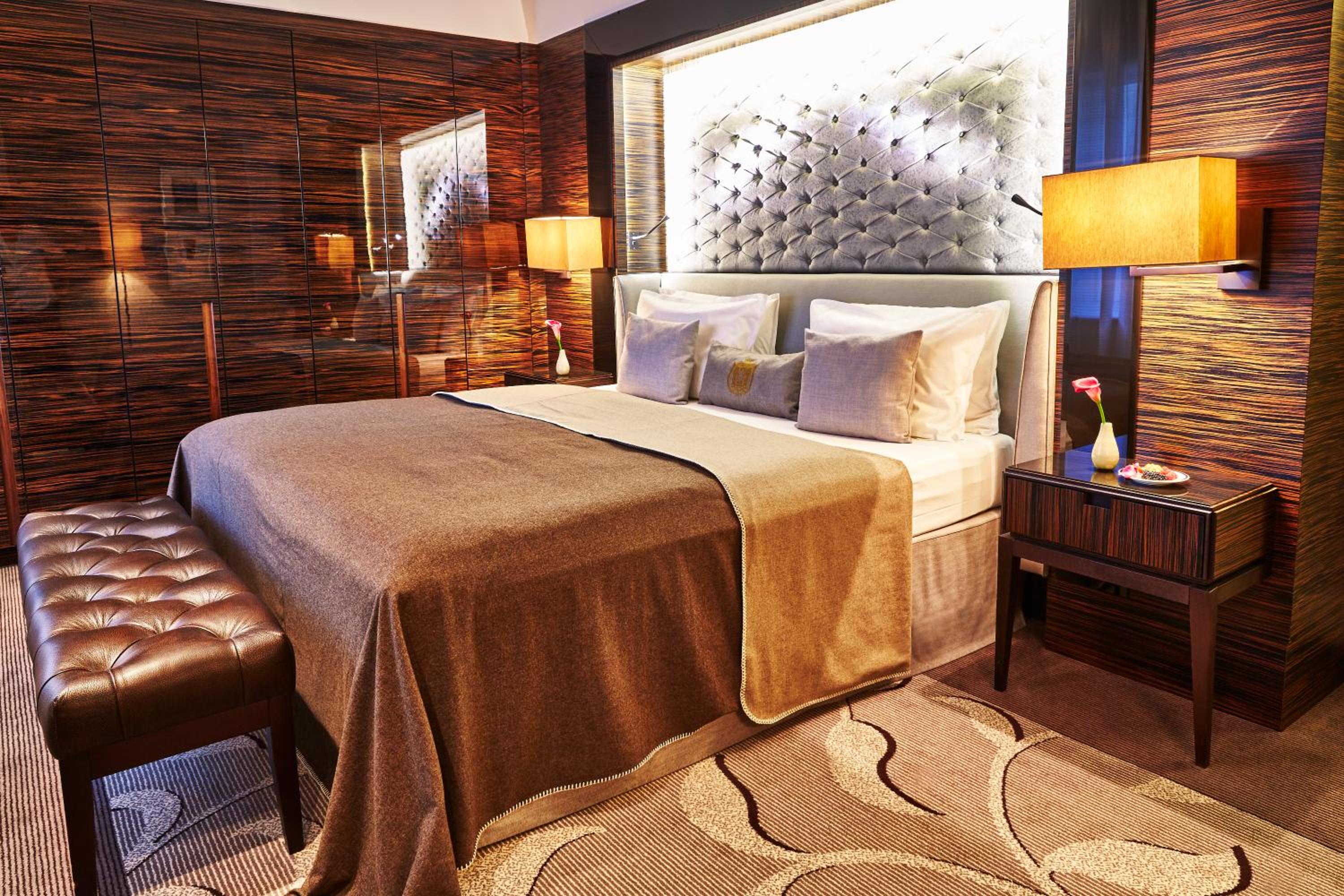 Grand, Deluxe, Double Bed