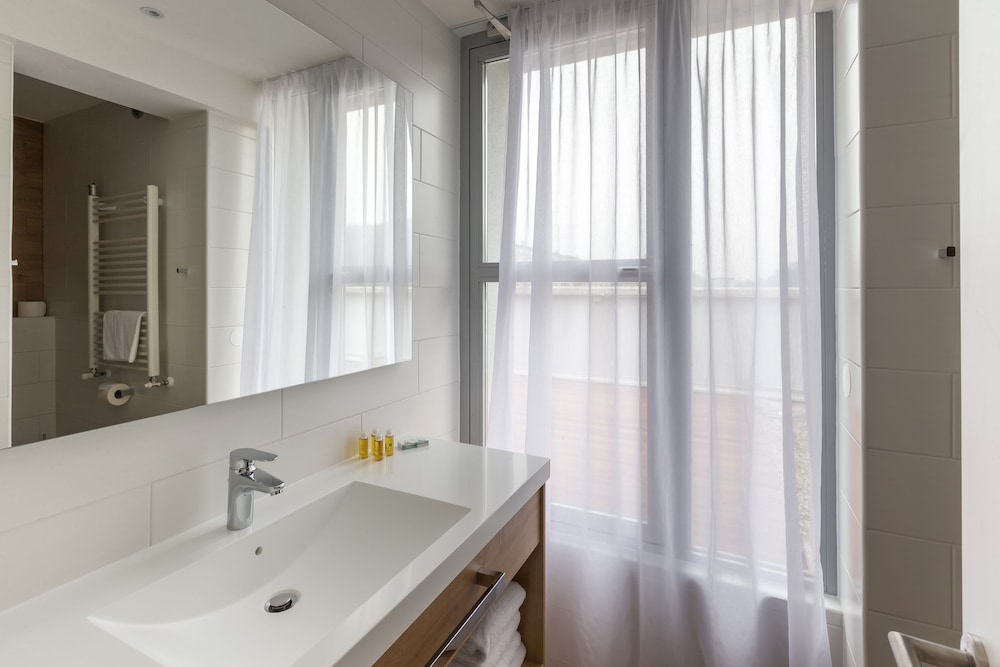 M hotel Ljubljana 47/49