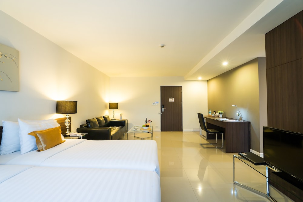Beyond Suite Hotel 25/73