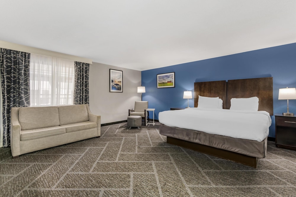 Executive, King Bed, Pool Side, Sofa, Jetted Tub