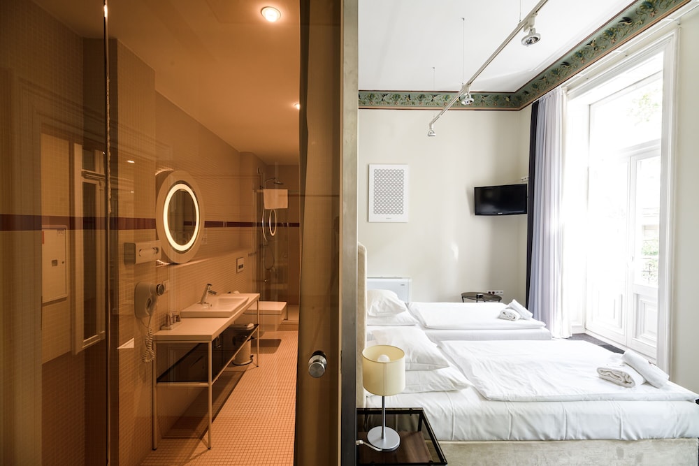 Home Aparthotel 8/58