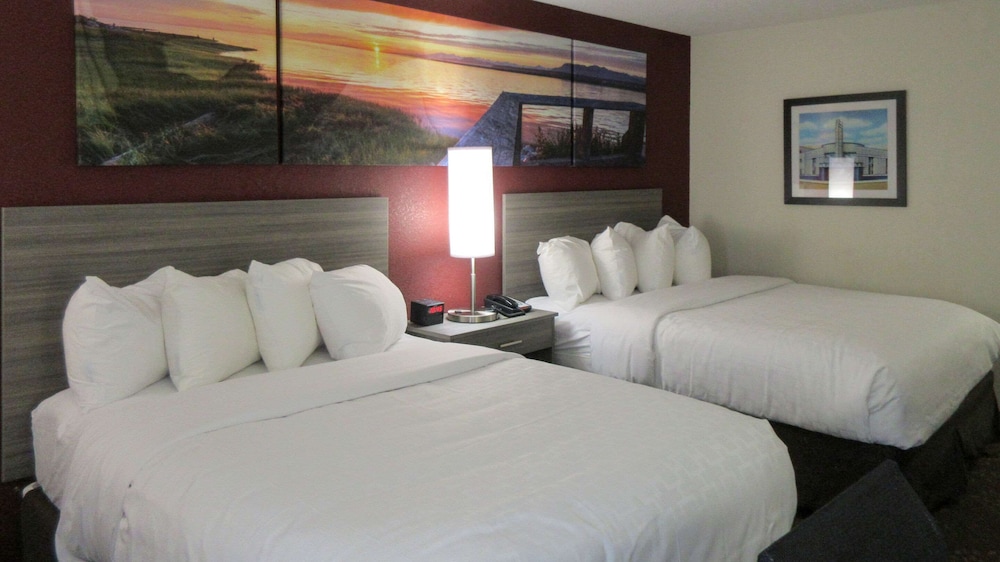 Clarion Pointe Evansville North 8/35
