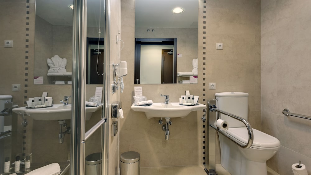 Crowne Plaza Madrid Airport Hotel 13/76