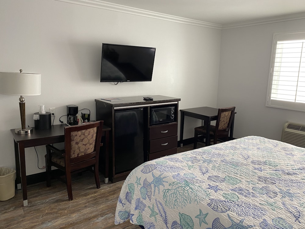 Ocean Surf Inn & Suites 17/73