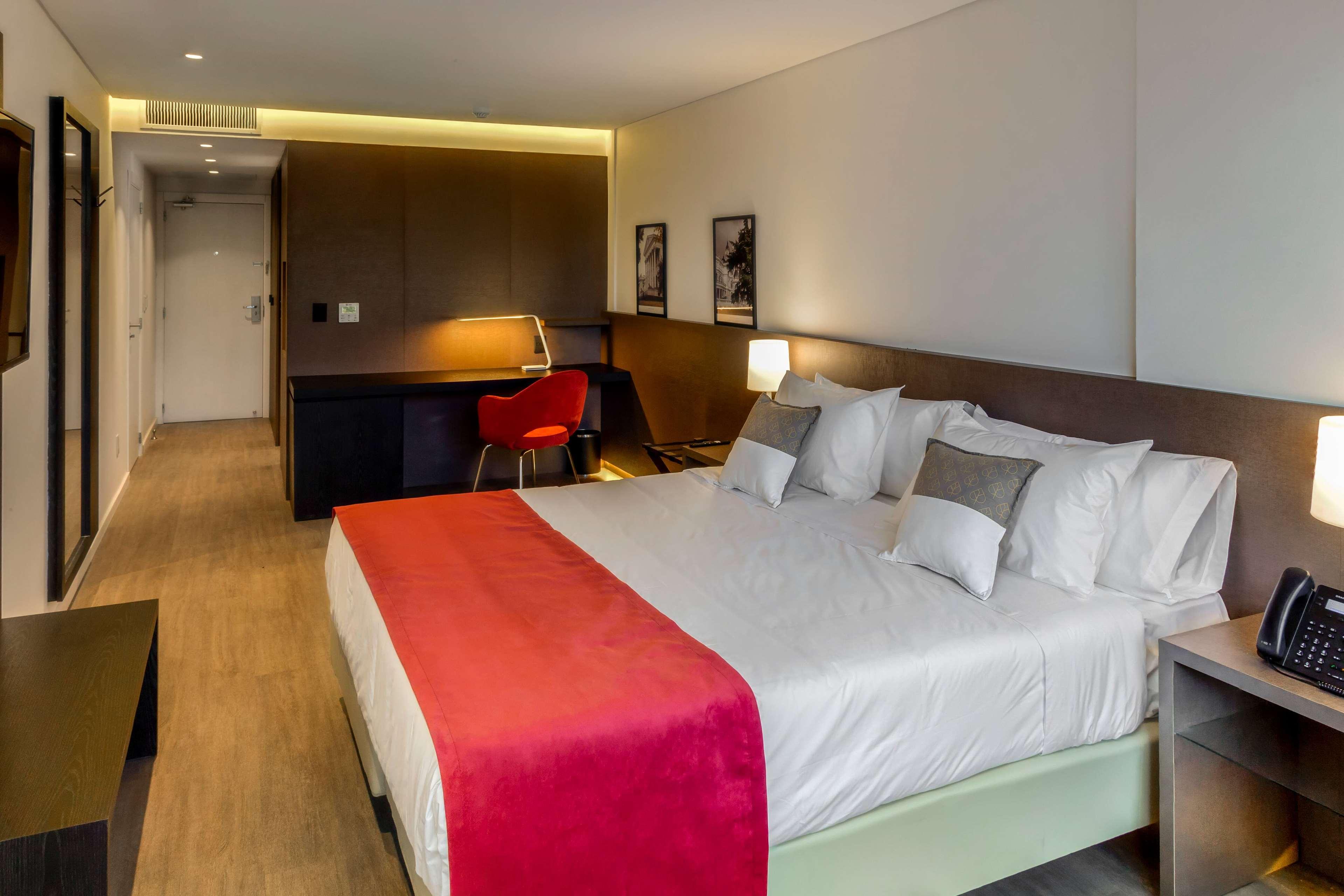 Room, King Bed, City View