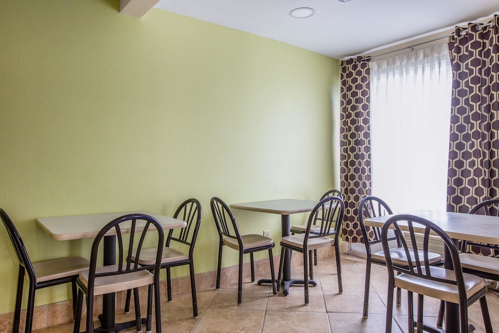 Rodeway Inn Laurens SC 21/24