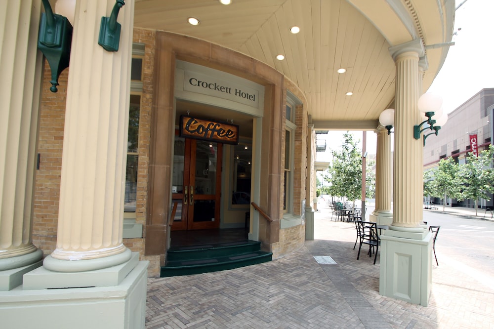 CROCKETT HOTEL 13/77