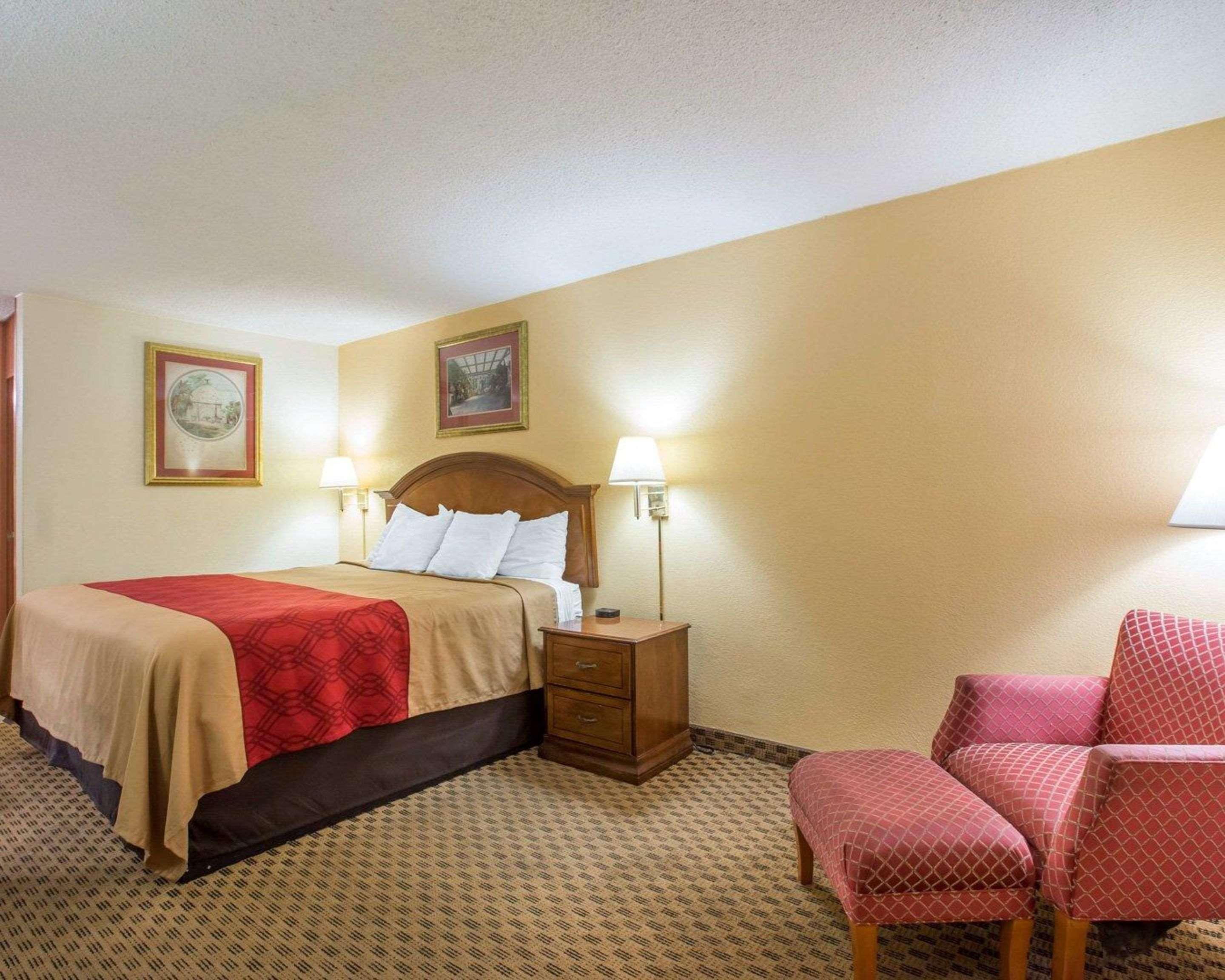 ROOM, KING BED, SMOKING