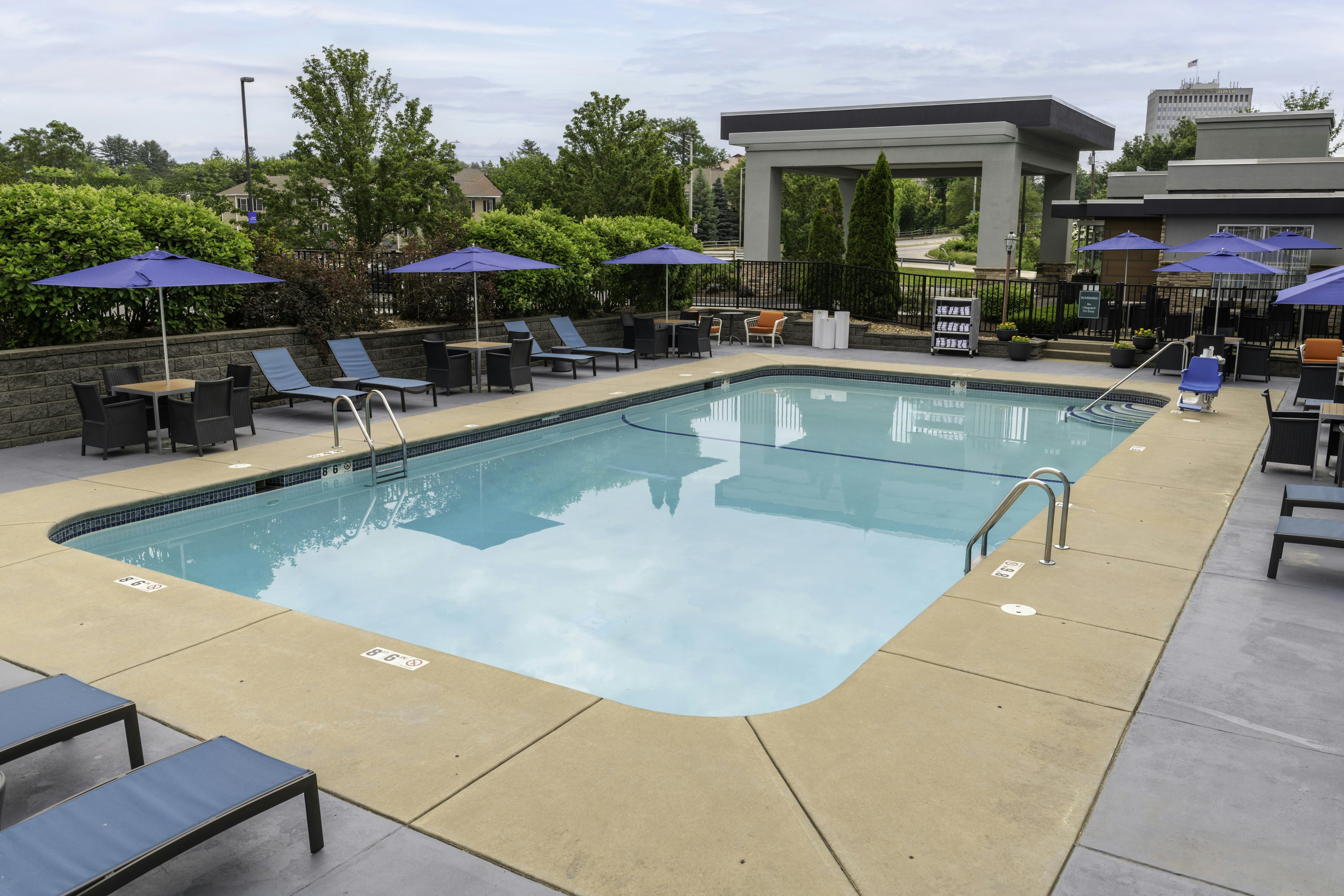 Hampton Inn Manchester Downtown, NH 20/39