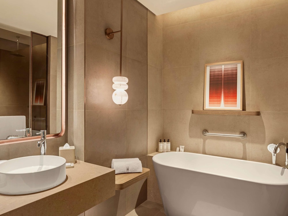 SO/RAS AL KHAIMAH ADULTS ONLY 13 52/55