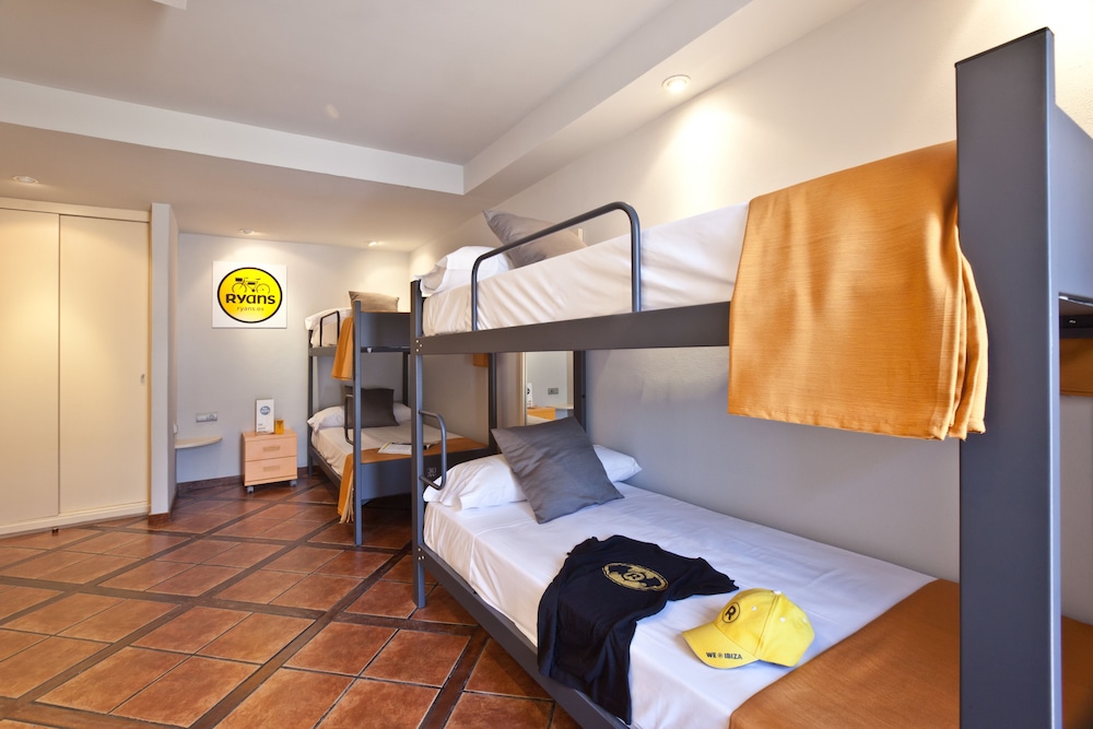 Hotel Ryans La Marina 29/69