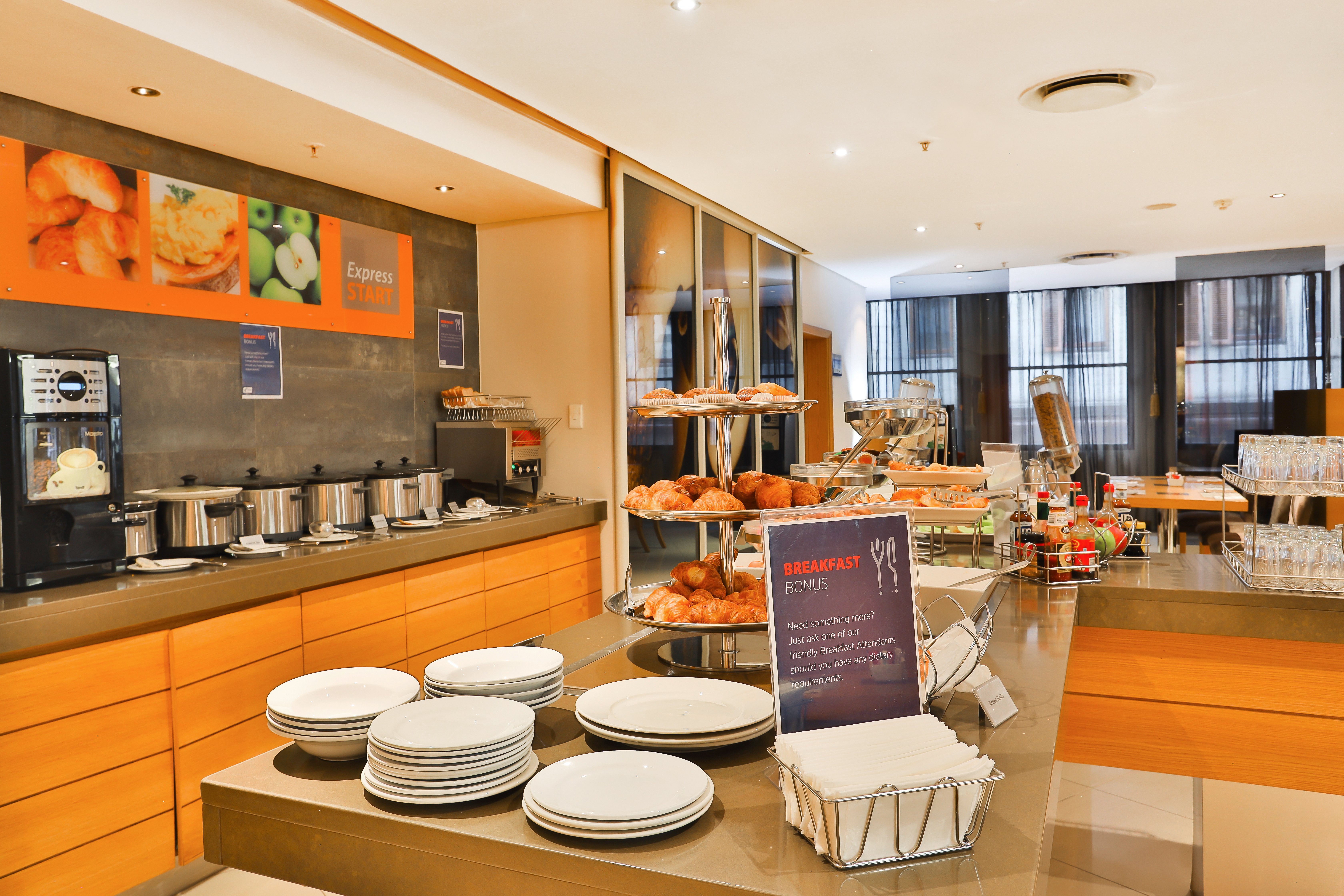 HOLIDAY INN EXPRESS CAPE TOWN CITY CENTRE 30/50