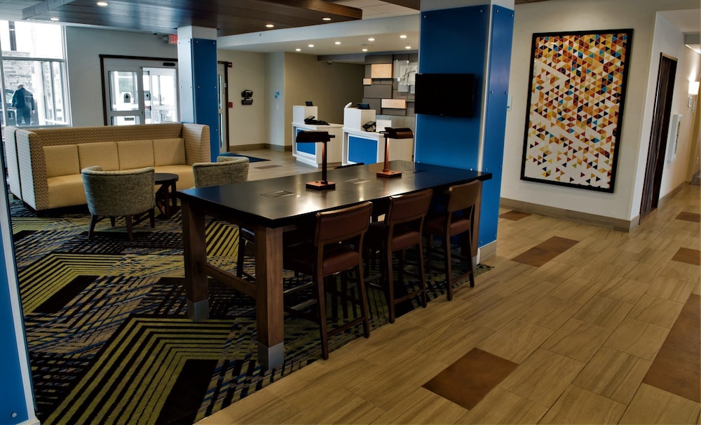 Holiday Inn Express & Suites Dayton North - Vandalia 42/50