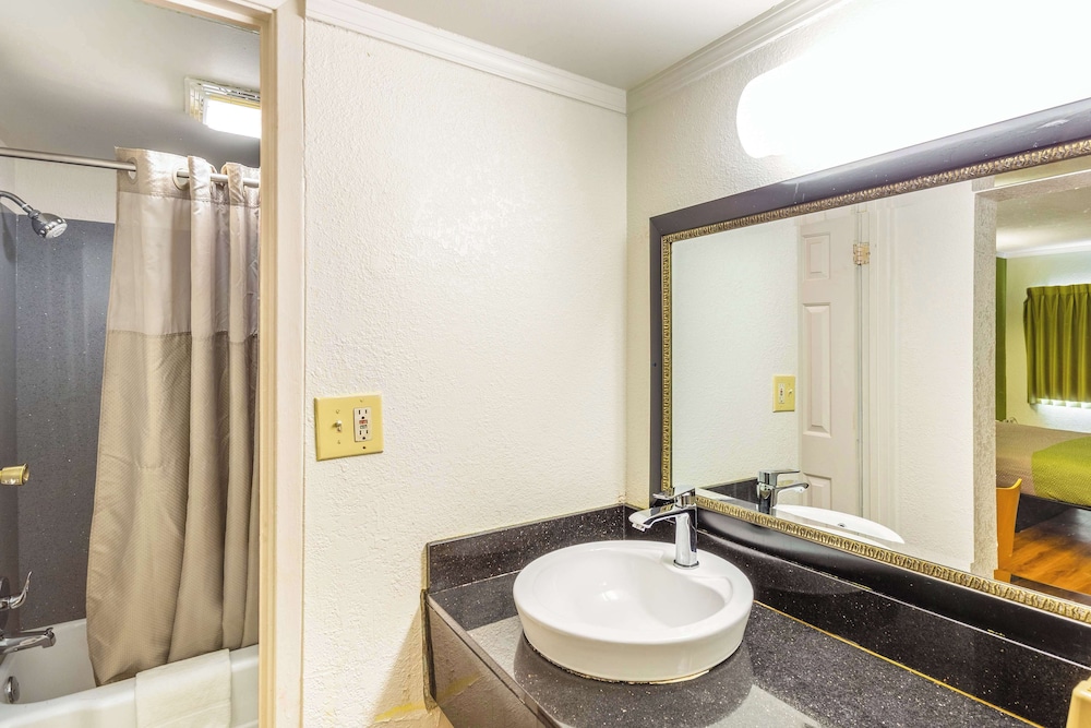 Motel6 Huntington, WV 48/51