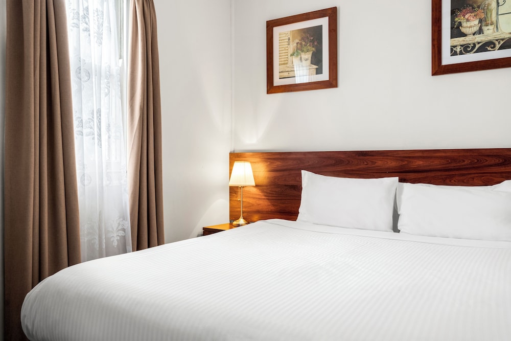 Classic, King Bed
