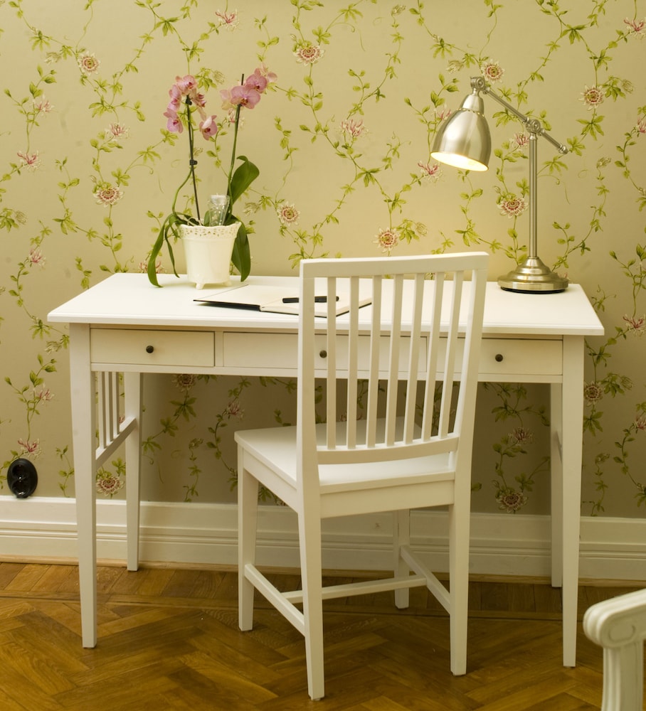 Annas Hotell 1/50