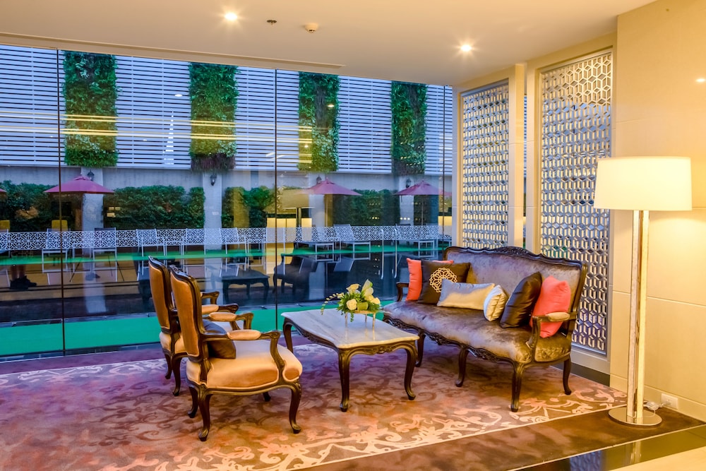 Mandarin Hotel Managed By Centre Point 61/71
