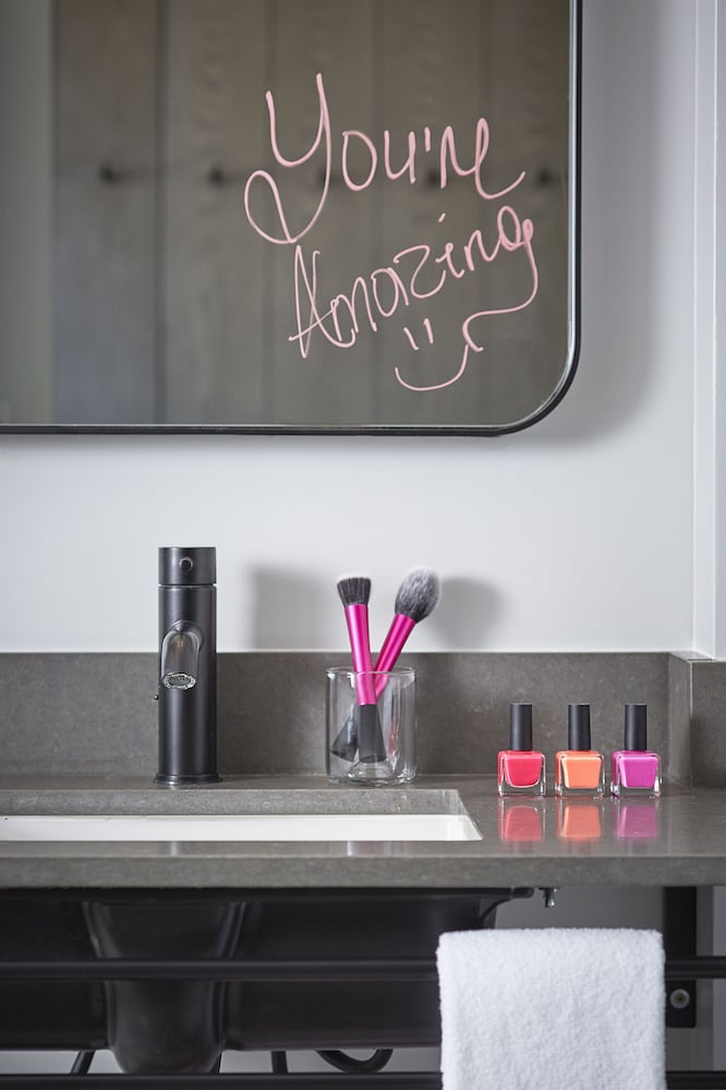 Moxy By Marriott Denver Cherry Creek 18/53