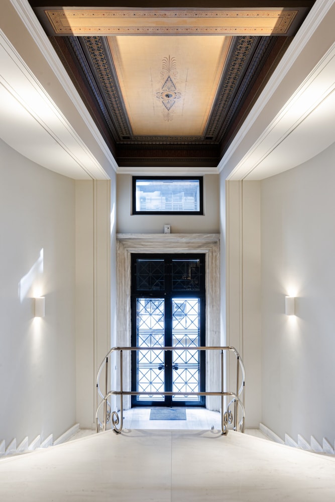 33 Solonos Suites 33/50