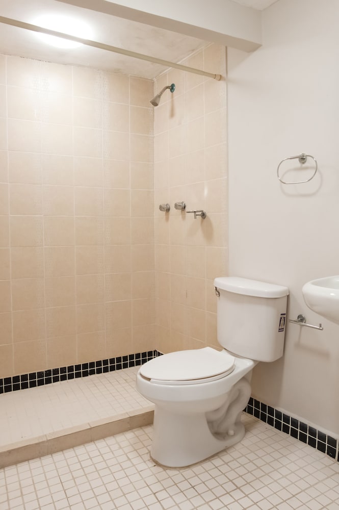 Boca Inn Hotel &amp; Suites 63/66