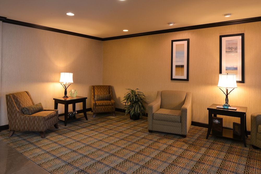 Holiday Inn Express Hotel And Suites Fairmont 44/64