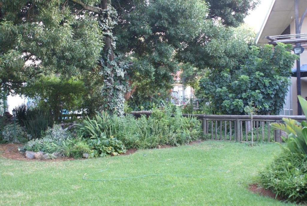 Airport Inn Bed Breakfast And Emerald Guesthouse 27/30