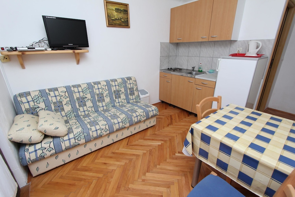 APARTMENTS LORA 18/66