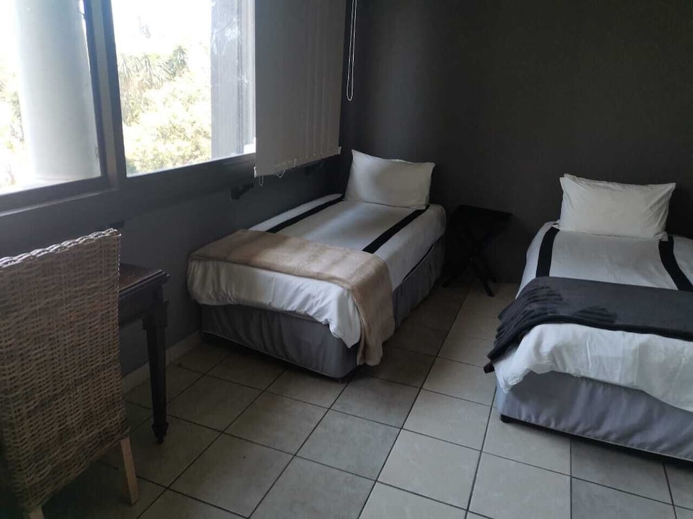 1 BEDROOM, FAMILY, DOUBLE OR TWIN BED
