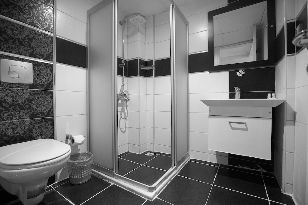 Ozbay Hotel 48/50
