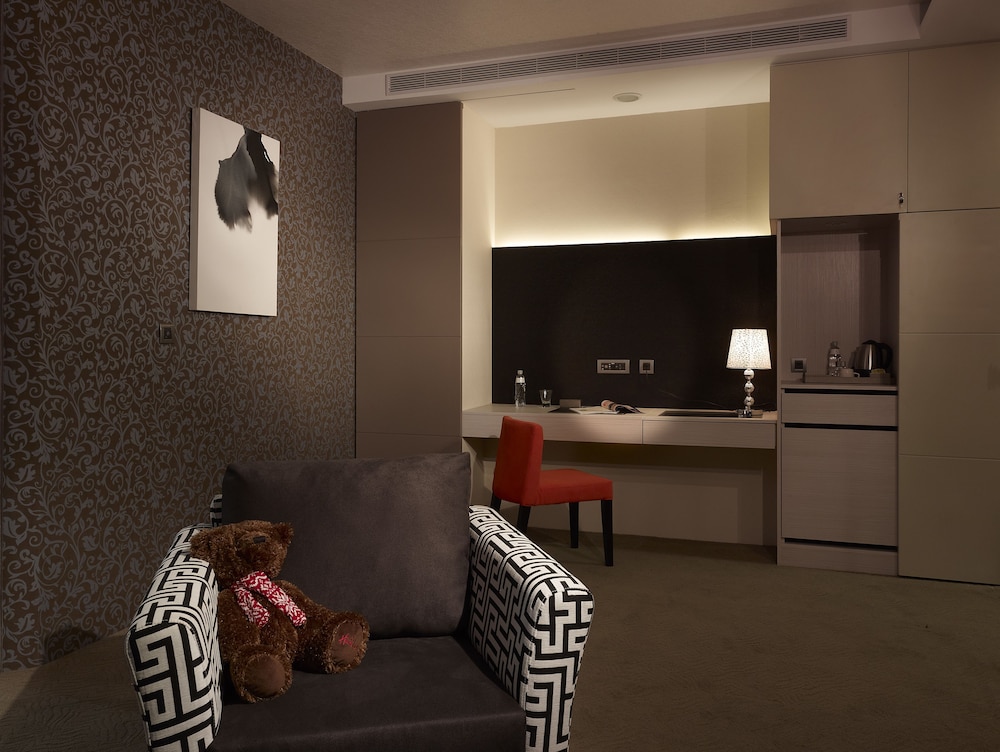 The Loft Hotel 51/75