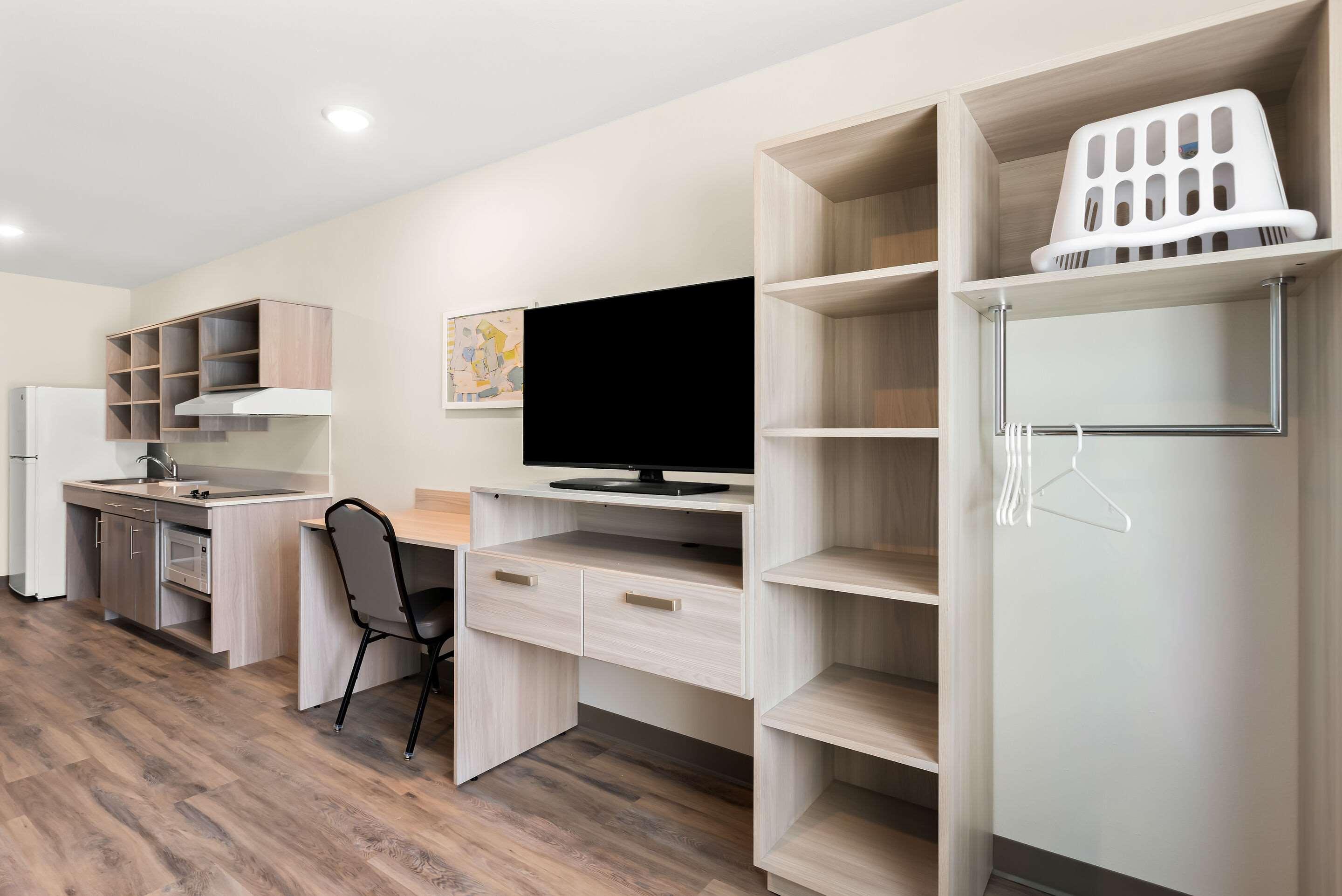 WoodSpring Suites Savannah West Chatham Parkway 27/33