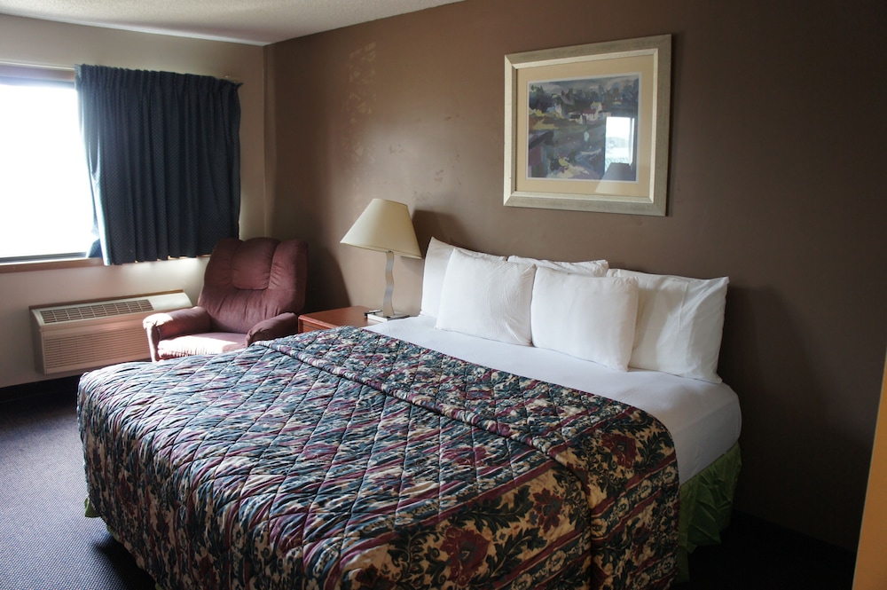 Coratel Inn and Suites Maple Grove 17/50