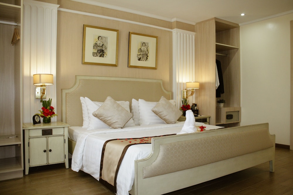 Golden Prince Hotel And Suites 8/50