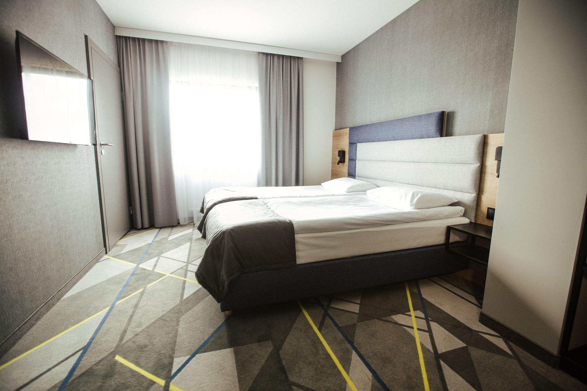 SUPERIOR, TWIN BEDS