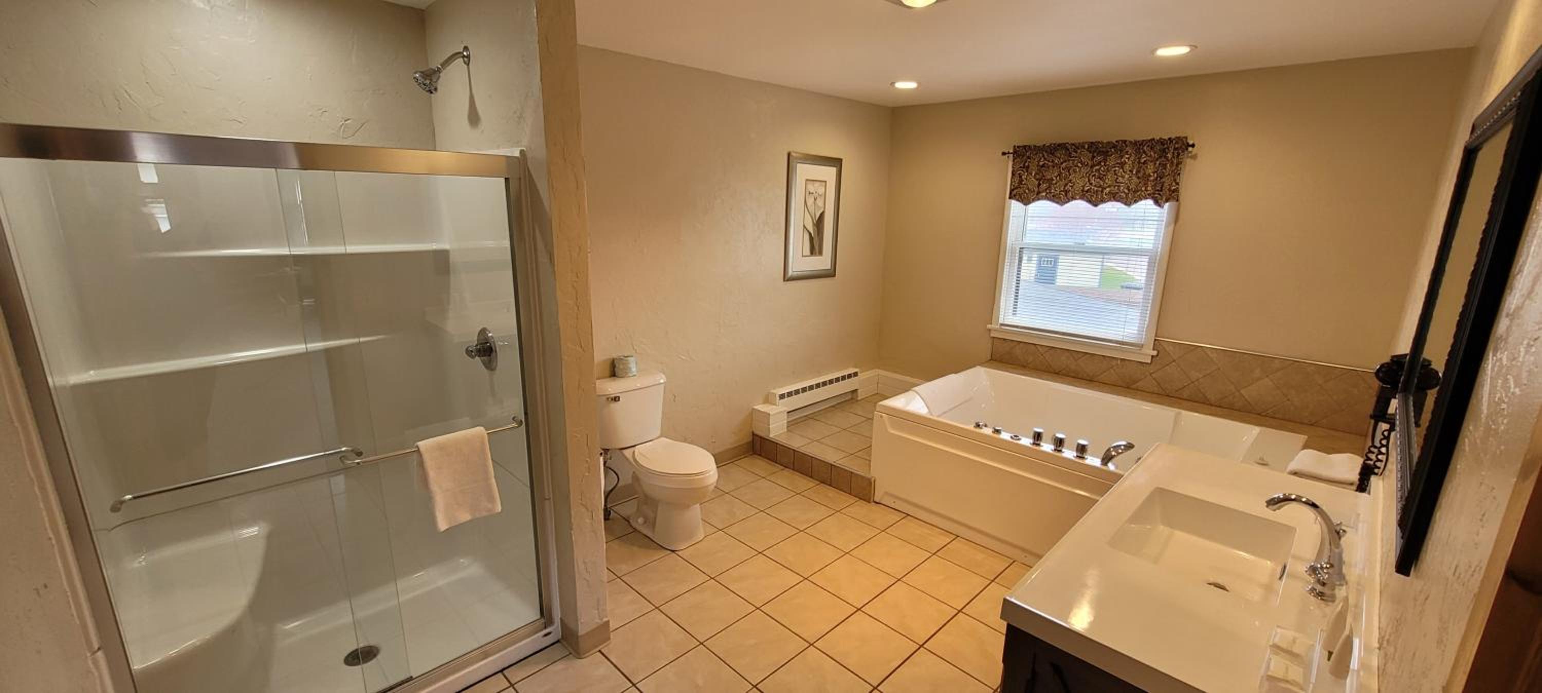جناح بجاكوزي، Pictured Rocks Inn & Suites 4/7