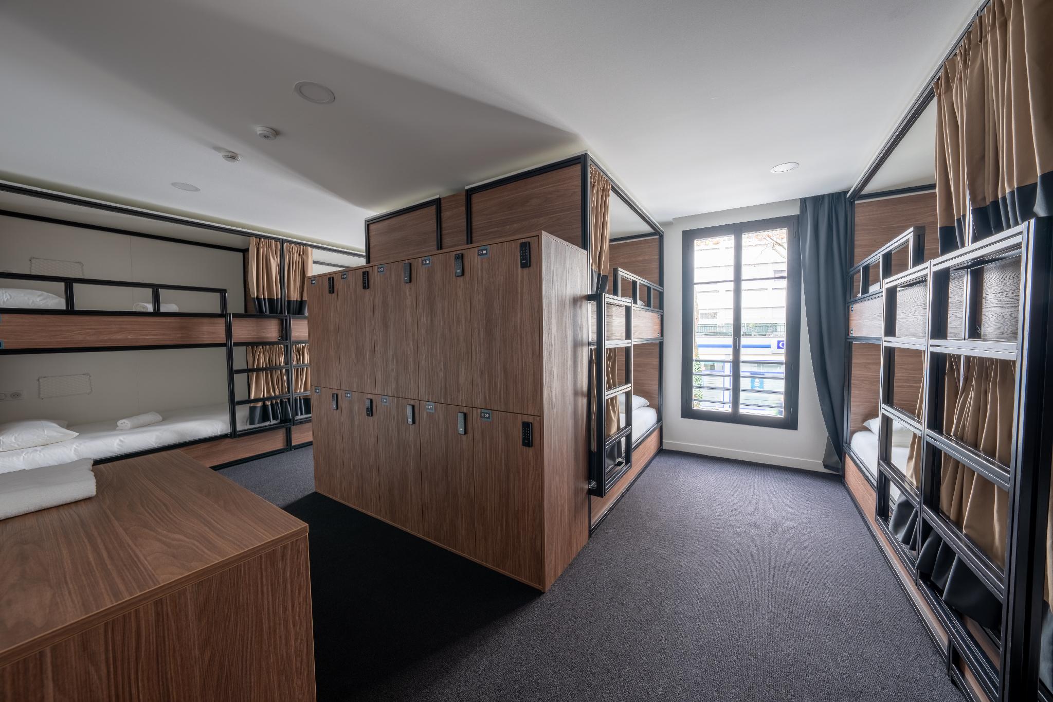 Mixed Dorm, 12 Beds
