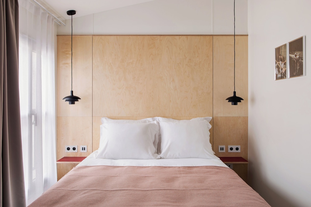Classic, Double Bed, New Hotel Opera 6/10