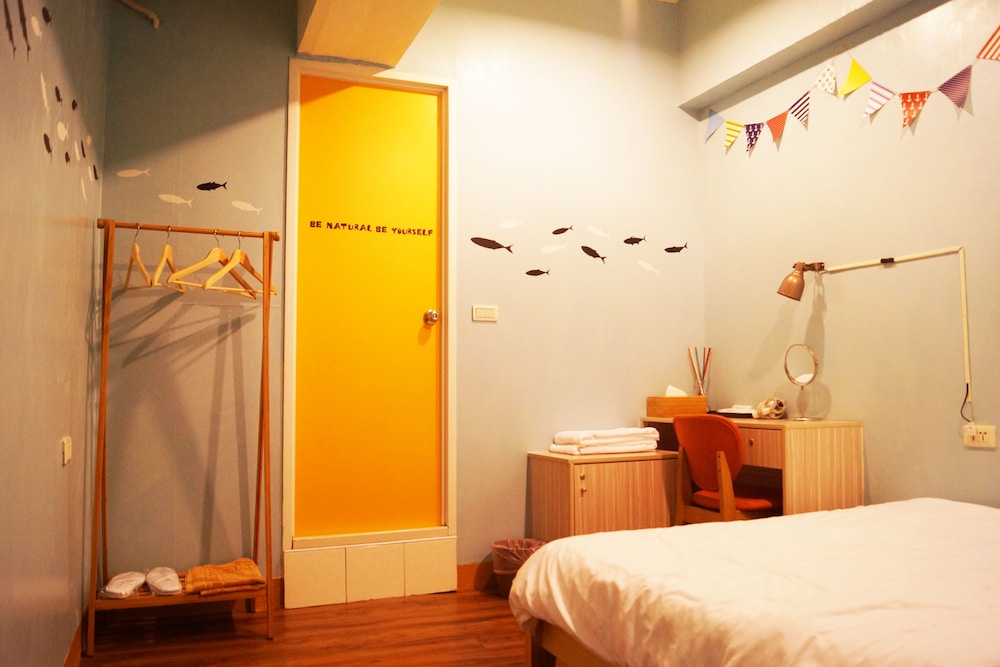 ROOM, DOUBLE BED, SMALL