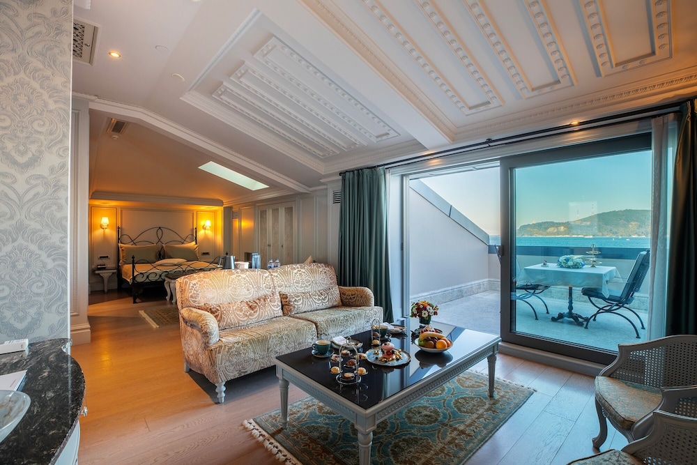 HONEYMOON, SUITE