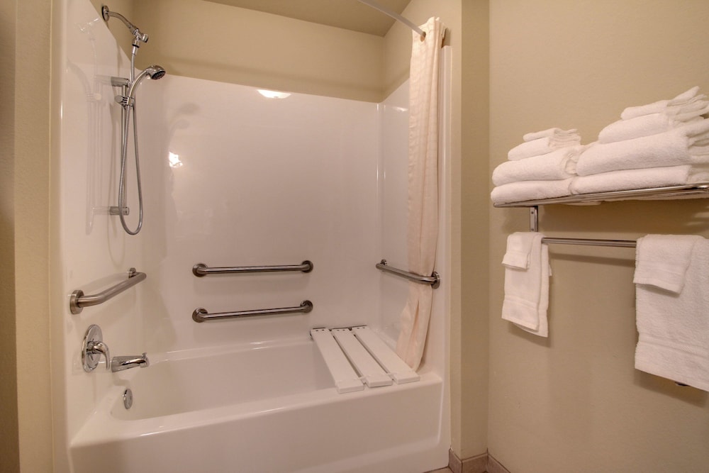 Cobblestone Inn and Suites Avoca 39/40
