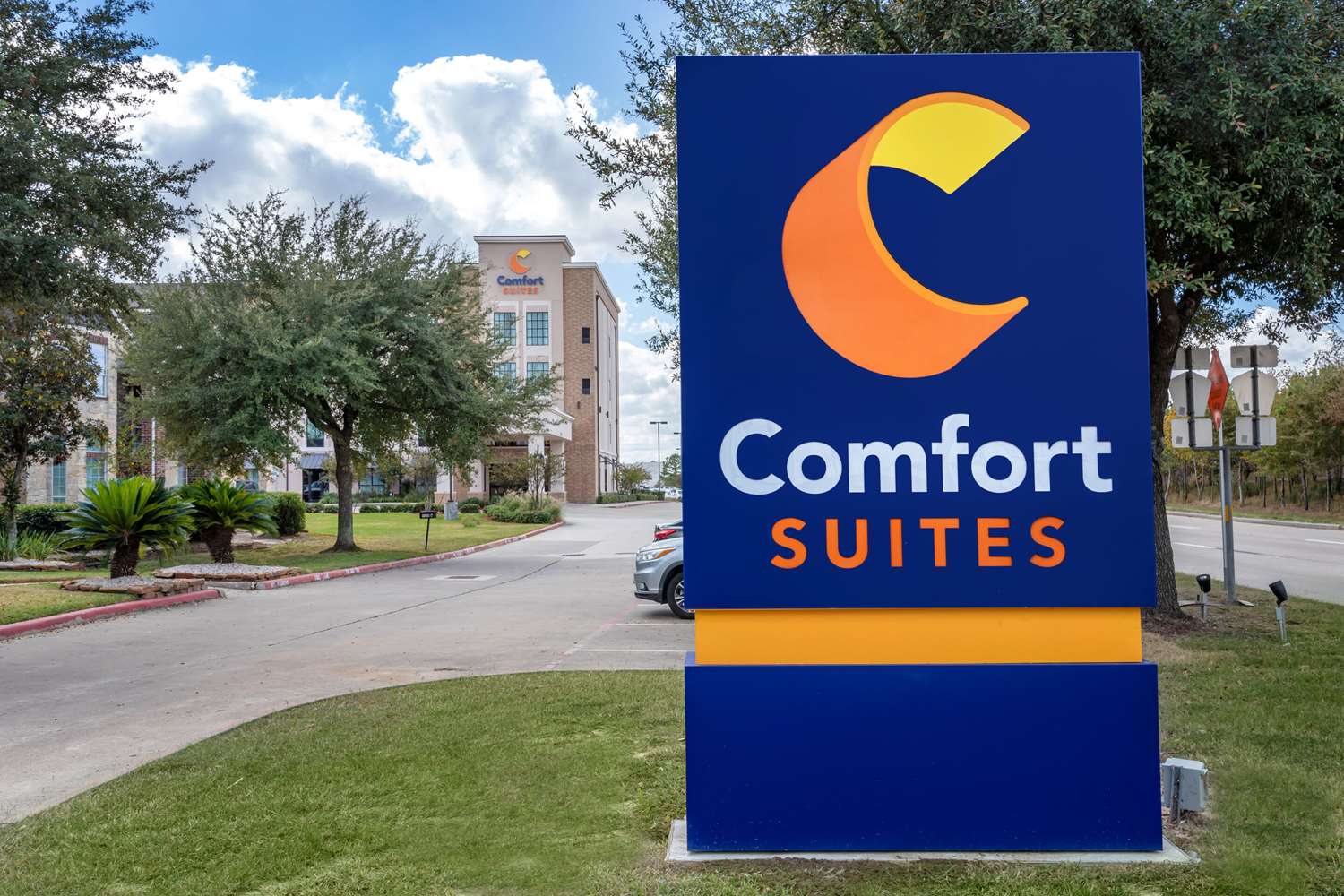 Comfort Suites Near Sam Houston Race Park 5/6