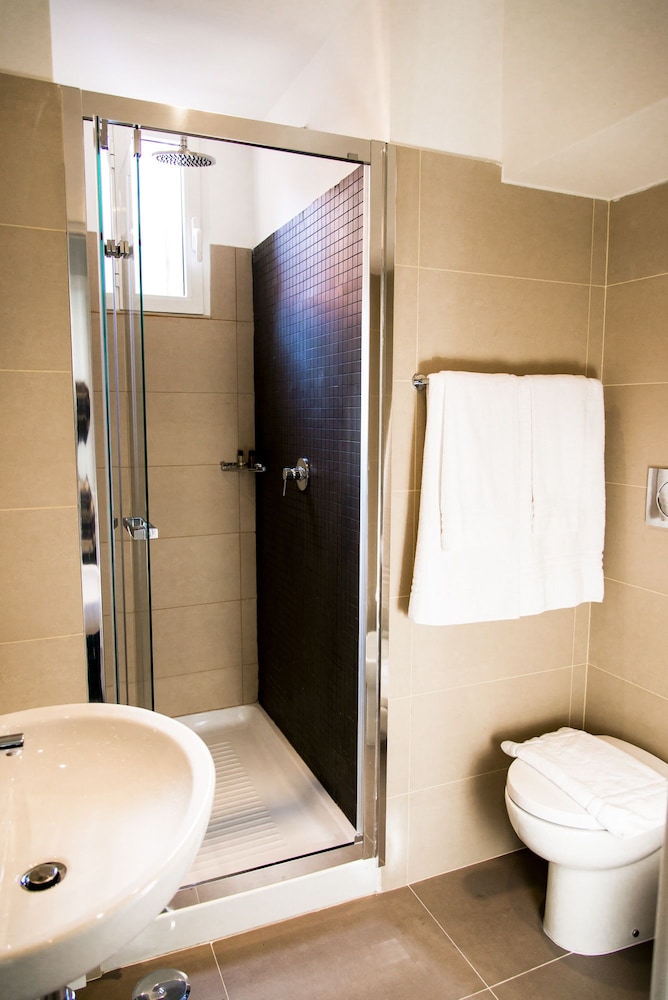 NO 9 COLOSSEO LUXURY SUITES 48/50