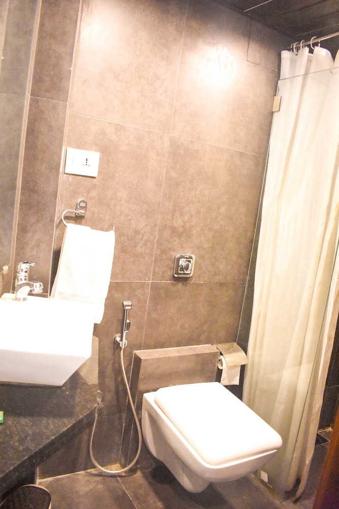 Hotel Mumbai International 22/22
