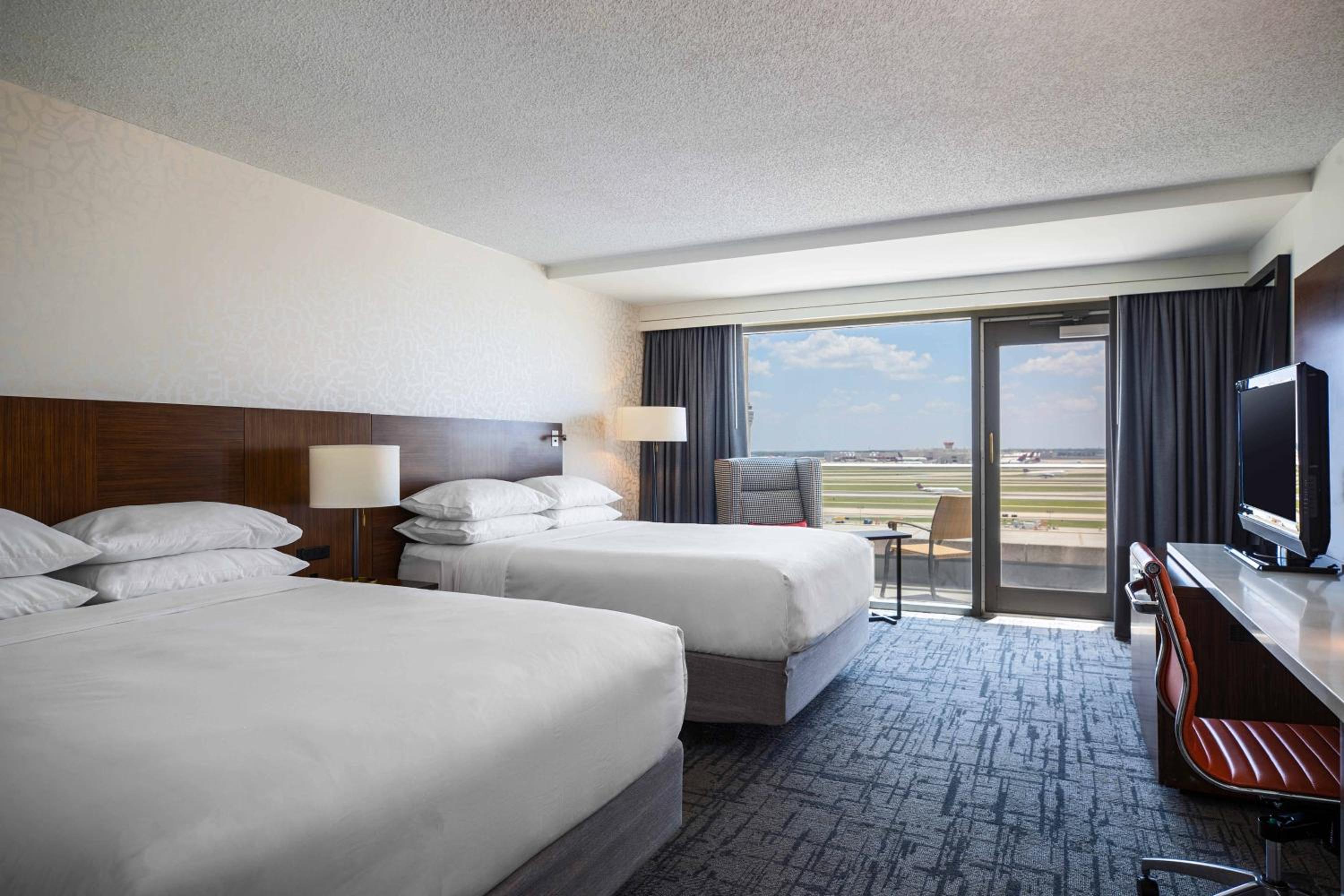 Guest Room, 2 Queen Beds, Runway View, Balcony