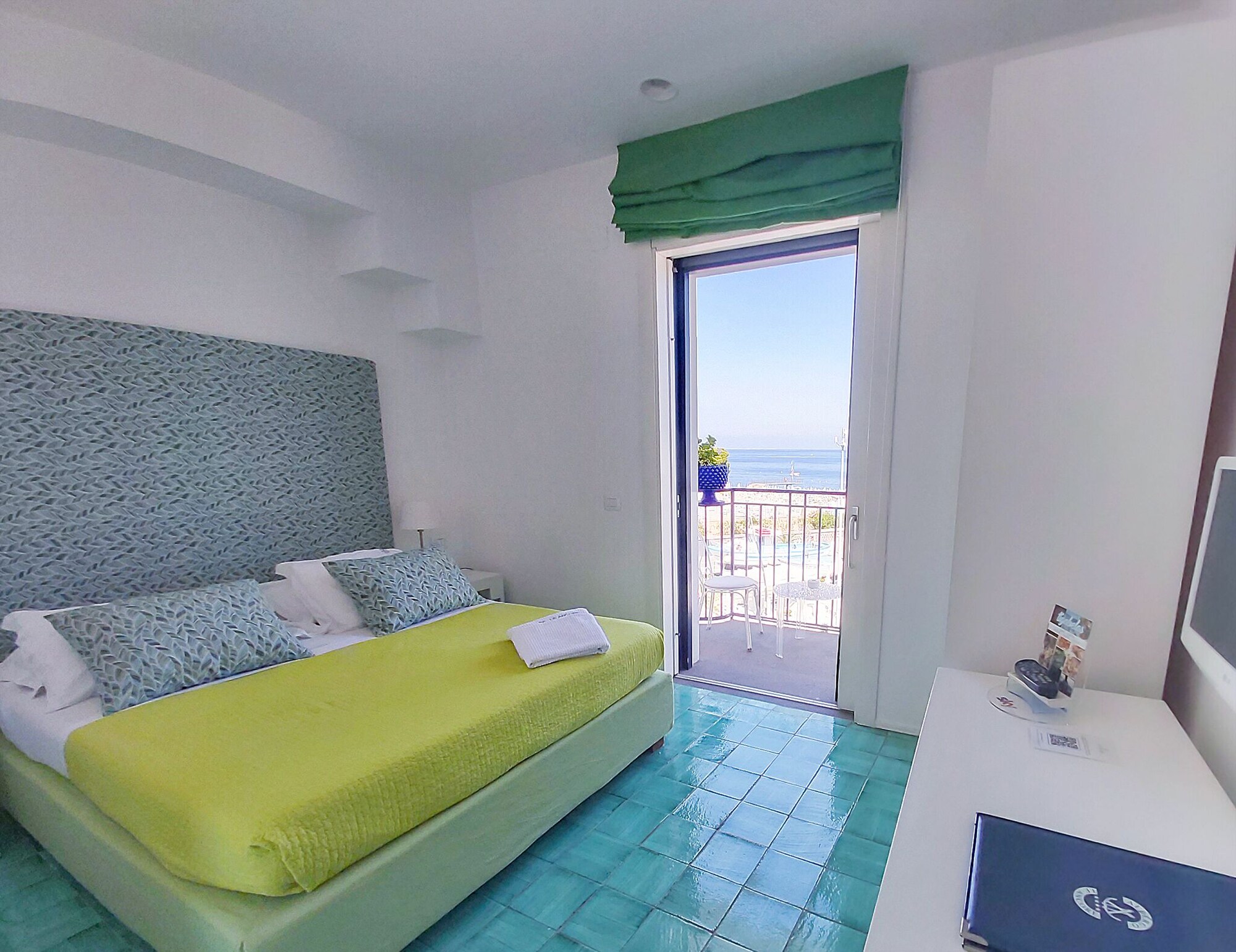 STANDARD, DOUBLE BED, SEA VIEW